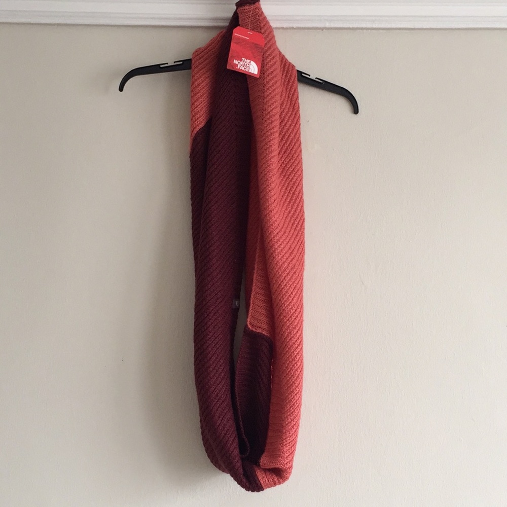 NWT North Face Two-Toned Infinity Scarf